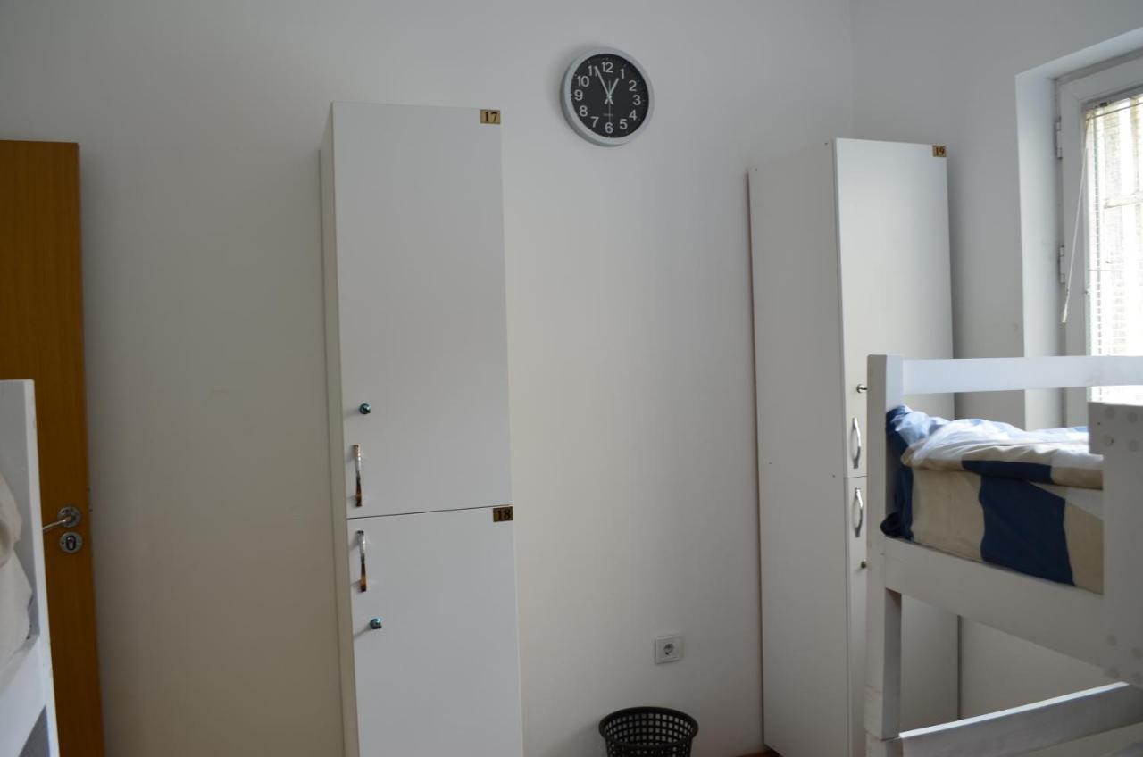 Moonlight Hostel Пристина Екстериор снимка