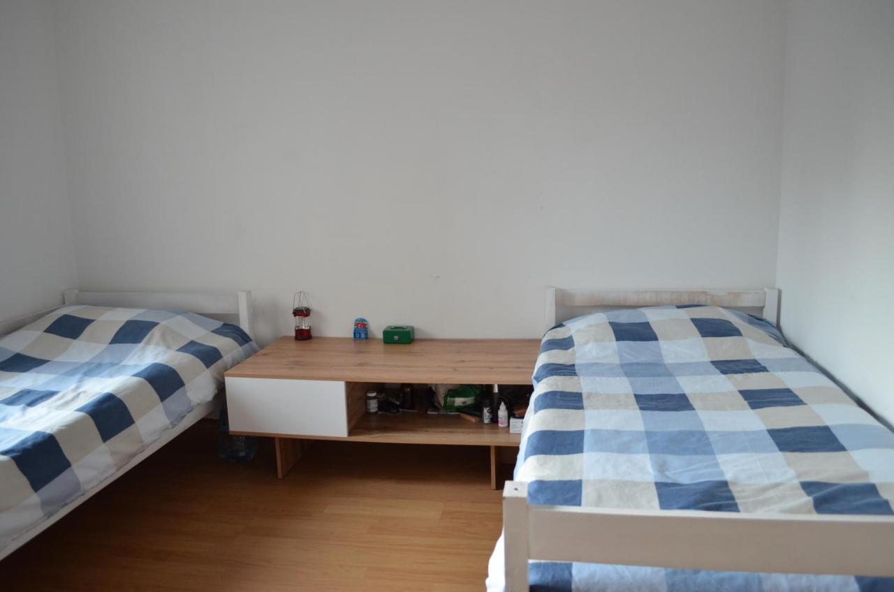 Moonlight Hostel Пристина Екстериор снимка