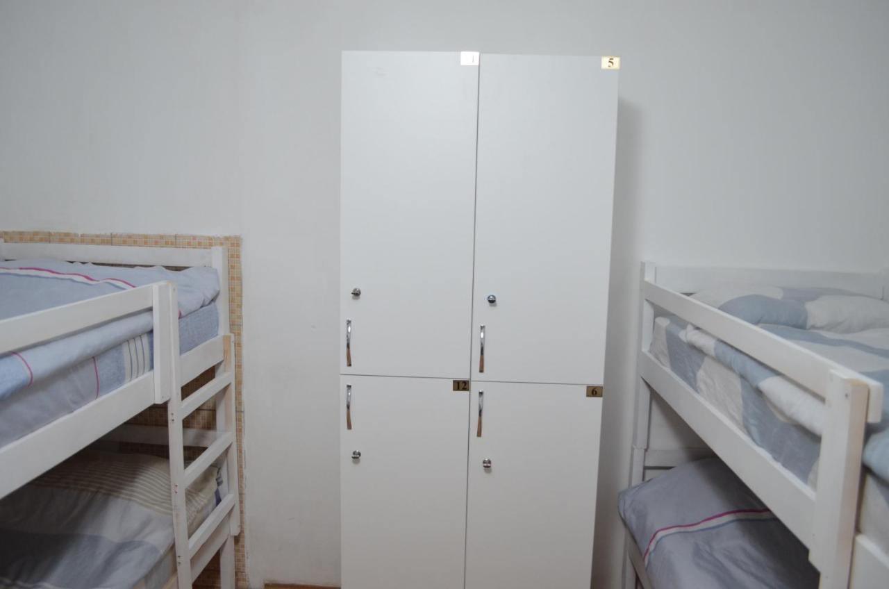 Moonlight Hostel Пристина Екстериор снимка