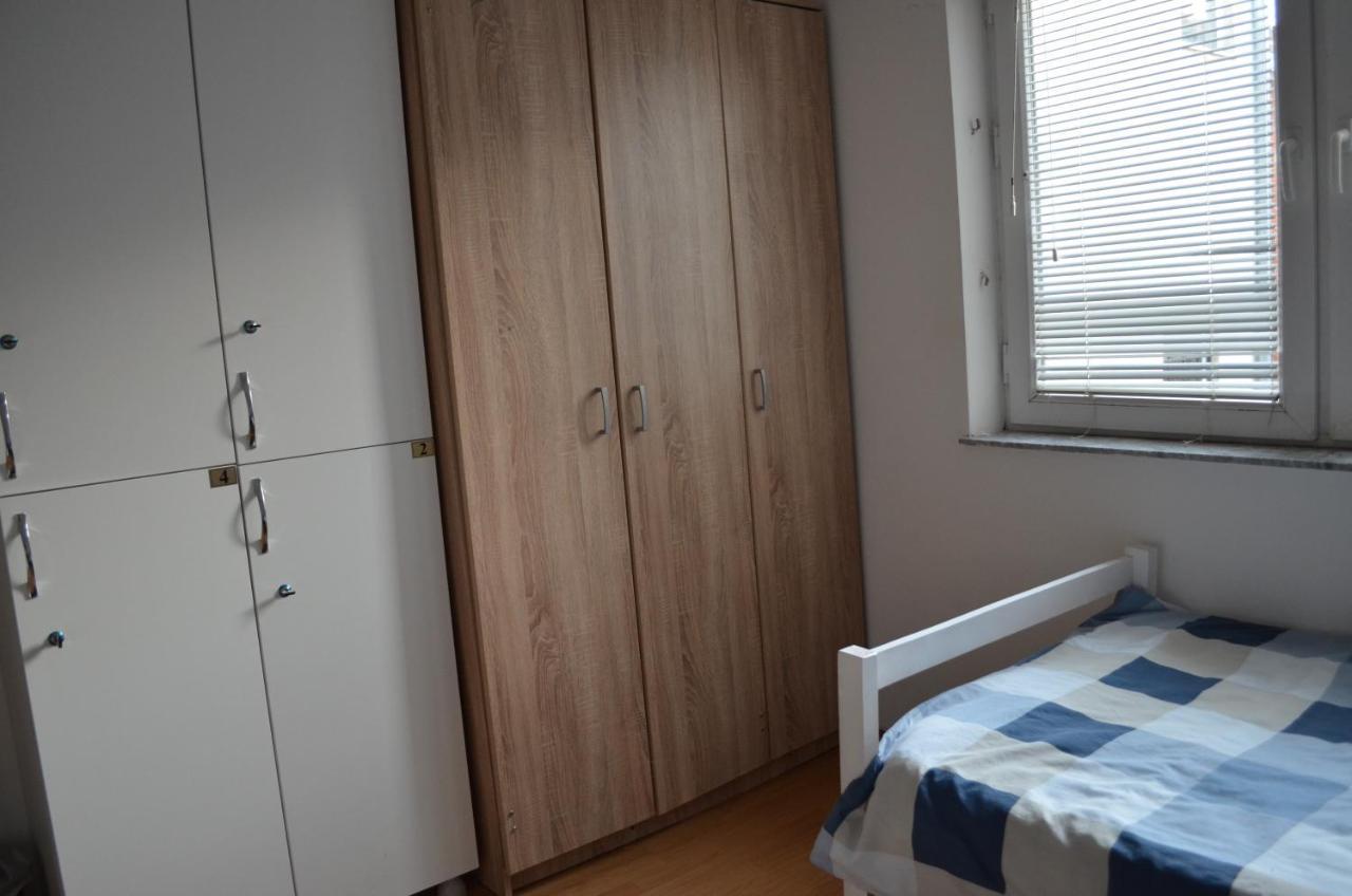 Moonlight Hostel Пристина Екстериор снимка