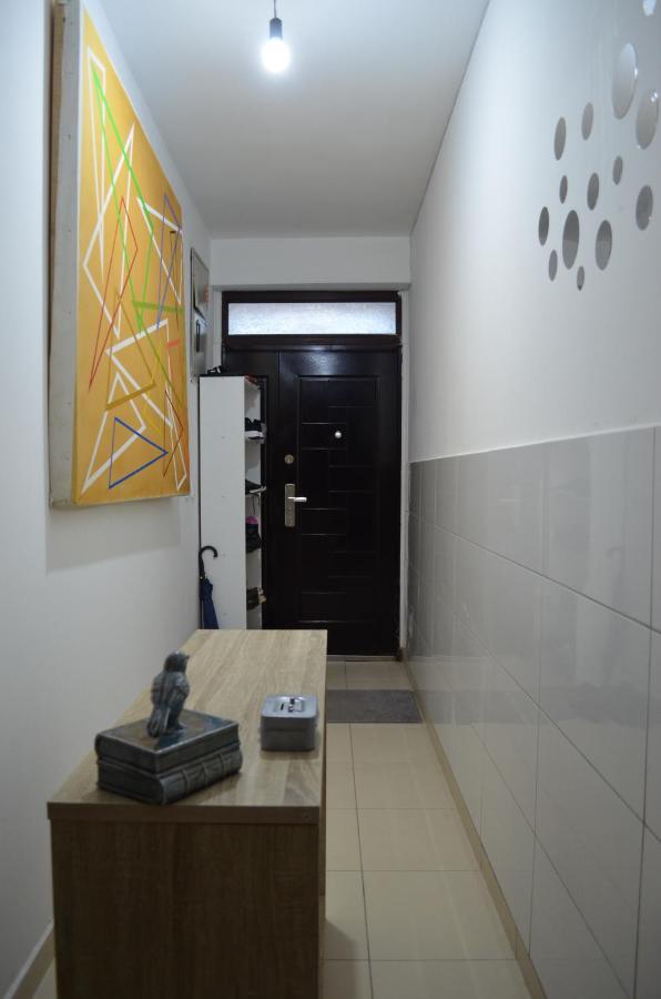 Moonlight Hostel Пристина Екстериор снимка