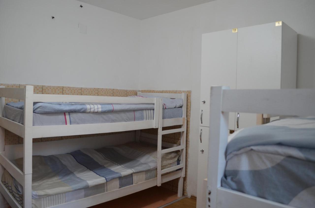 Moonlight Hostel Пристина Екстериор снимка