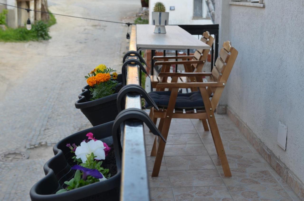 Moonlight Hostel Пристина Екстериор снимка