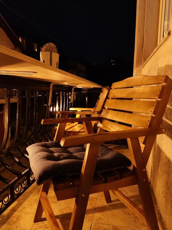 Moonlight Hostel Пристина Екстериор снимка