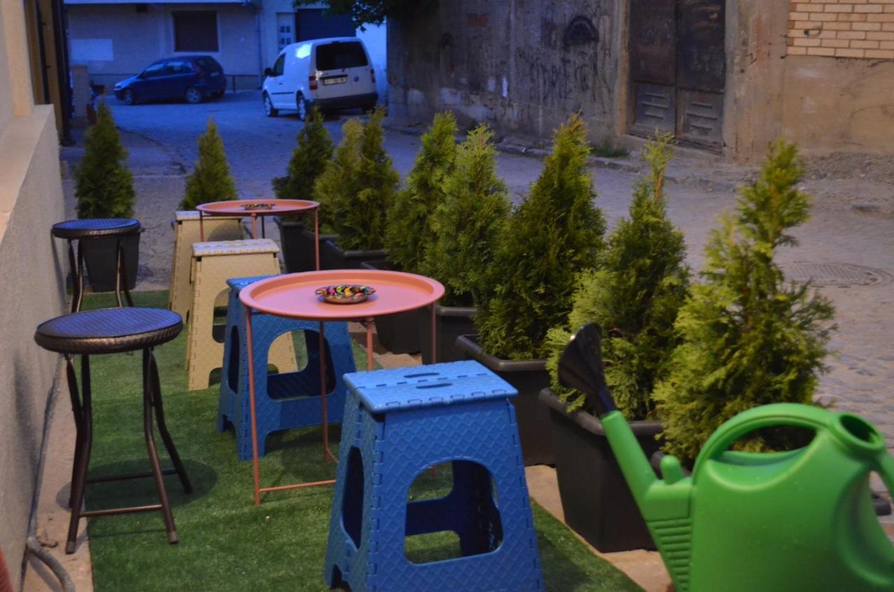 Moonlight Hostel Пристина Екстериор снимка