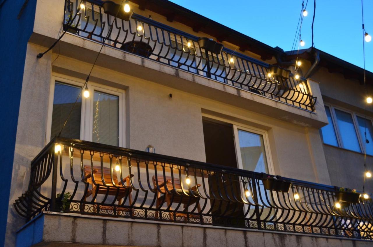 Moonlight Hostel Пристина Екстериор снимка