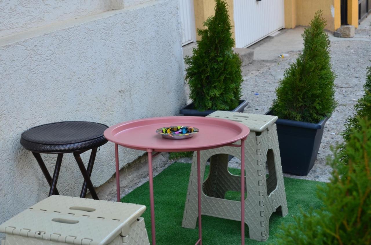 Moonlight Hostel Пристина Екстериор снимка